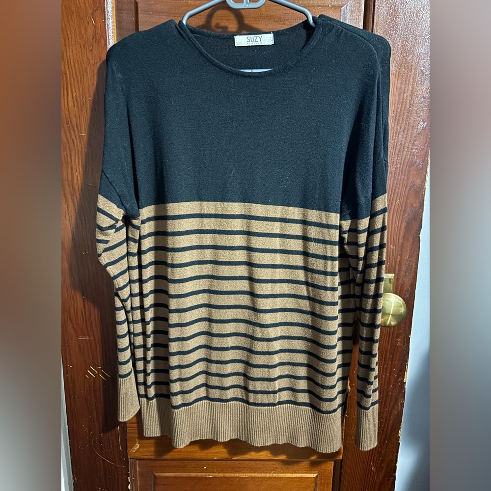 Suzy Shier Black and Brown Top